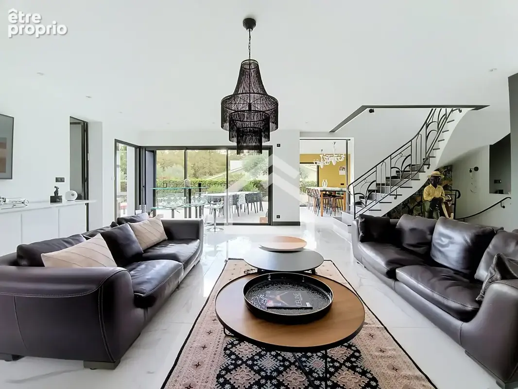 Le Haillan /  Propriété contemporaine de 260m2 aux volumes exceptionnels, piscine et intimité absolue - photo 10