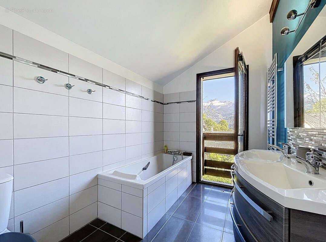 Maison à MONTBONNOT-SAINT-MARTIN