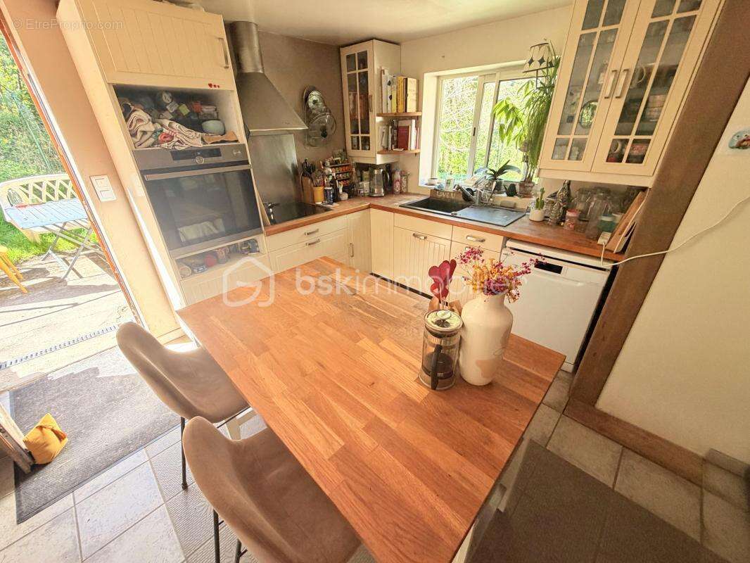 À vendre – Maison de plain-pied avec grand terrain dans un environnement très calme sans aucuns vis-à-vis - photo 6