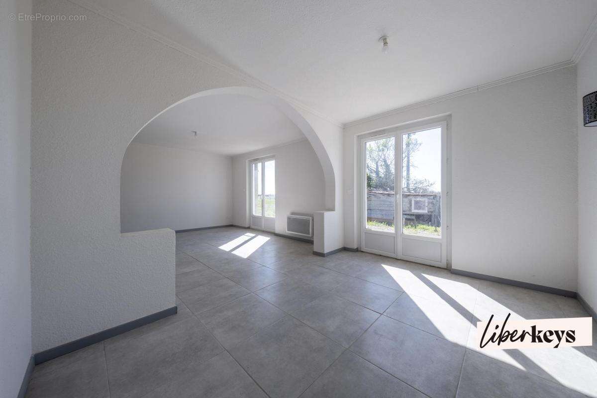 Maison à SAINT-CLAR-DE-RIVIERE