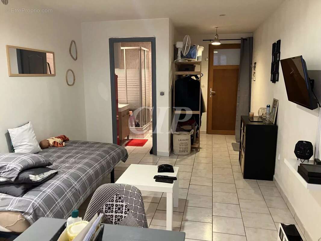 Appartement à SALERNES