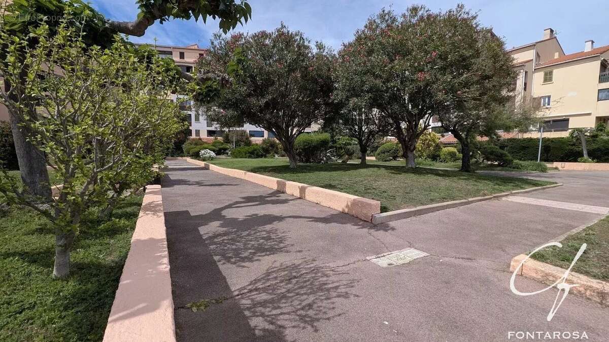 Frejus 2 pièces résidence  piscine et tennis - photo 10