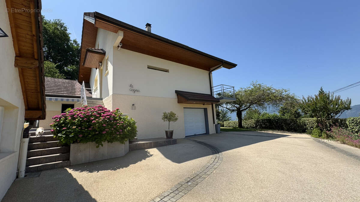 Maison à PUGNY-CHATENOD