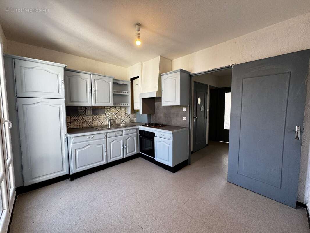 Appartement 103 m² à Le Chambon-Feugerolles  - photo 4