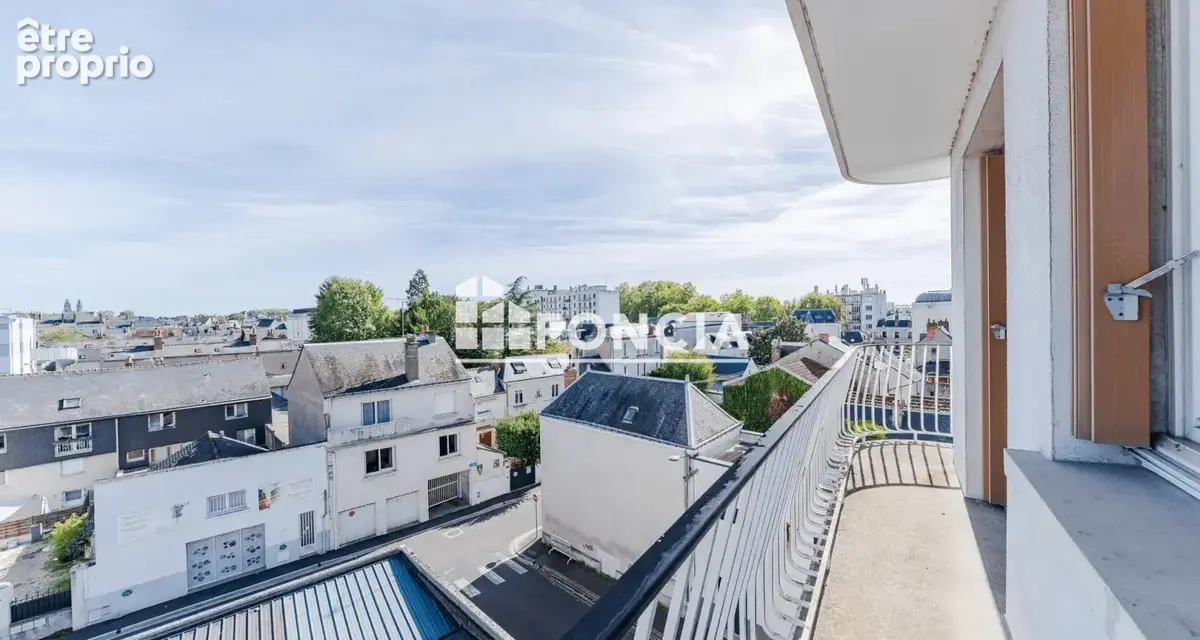 TOURS - Appartement Type 3 avec balcons et cave - photo 2