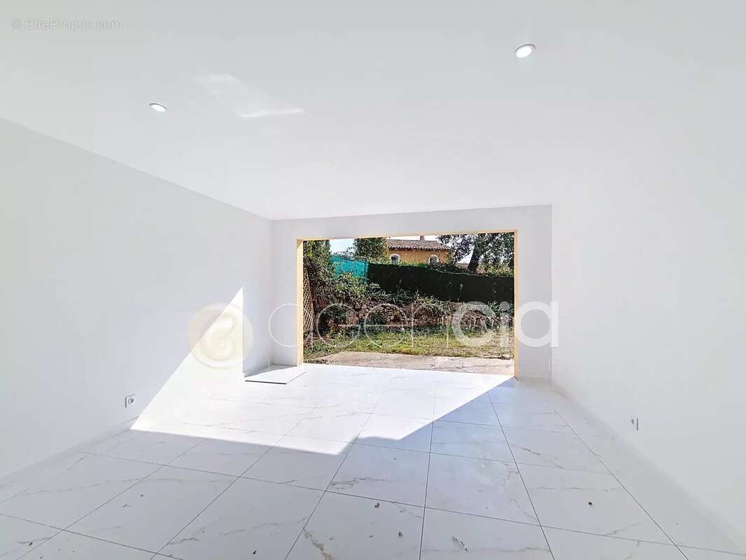 Appartement à VALBONNE