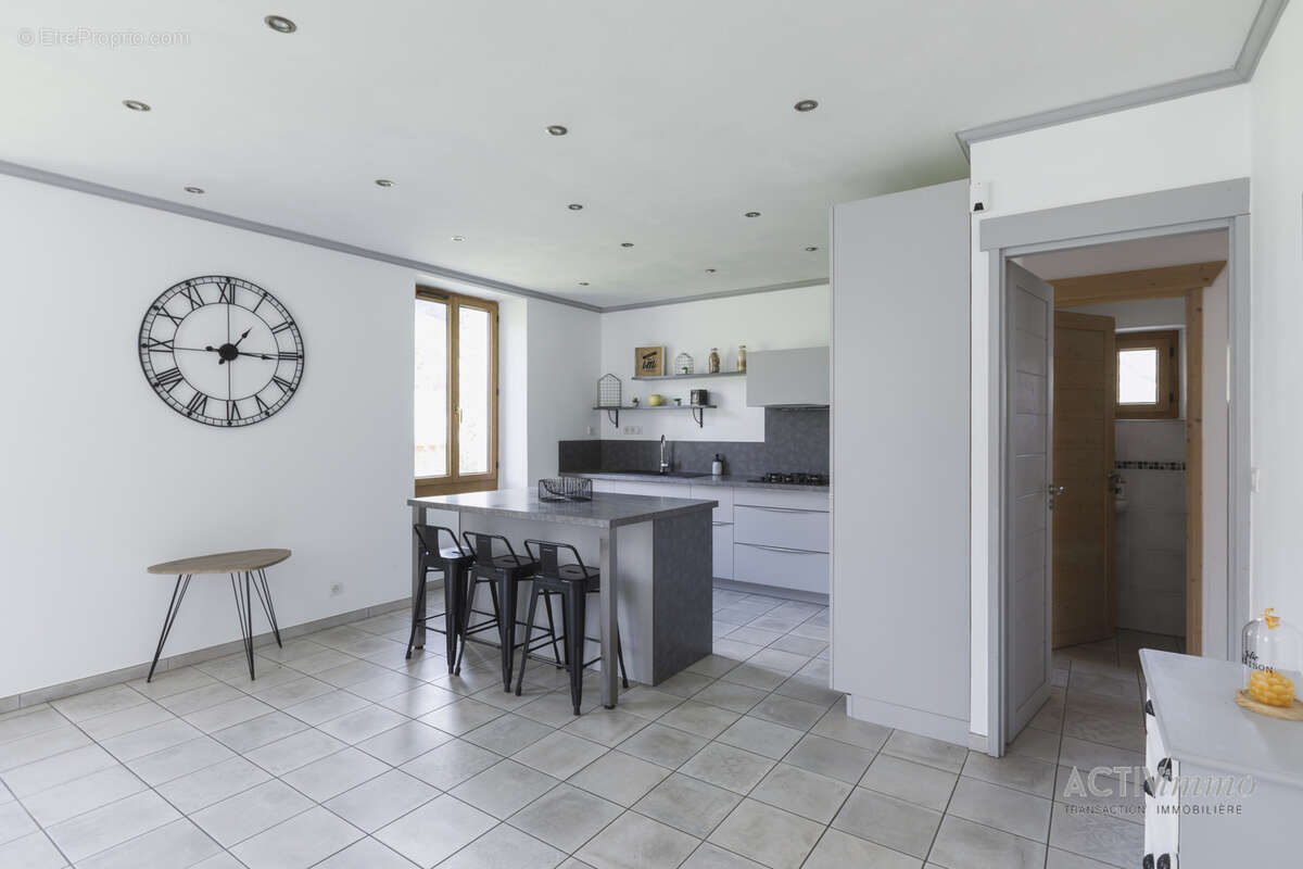 Maison à LES AVANCHERS-VALMOREL