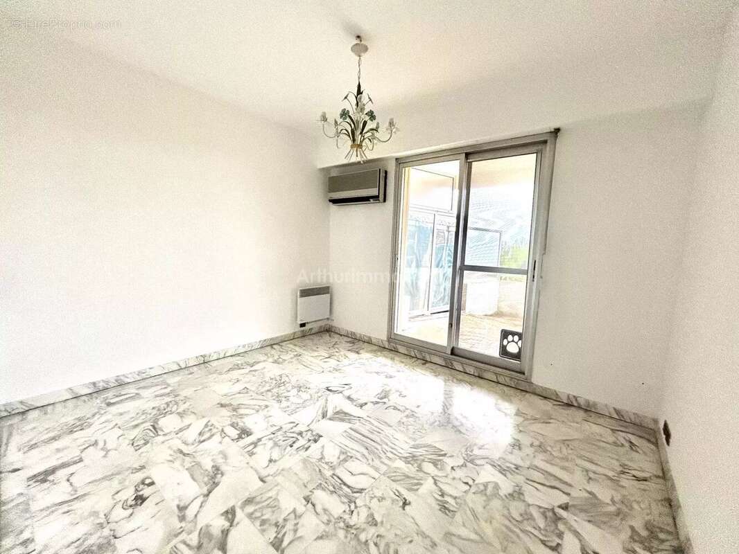 Appartement à VILLENEUVE-LOUBET