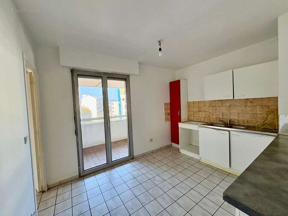 CUISINE  - Appartement à LA ROCHE-SUR-FORON