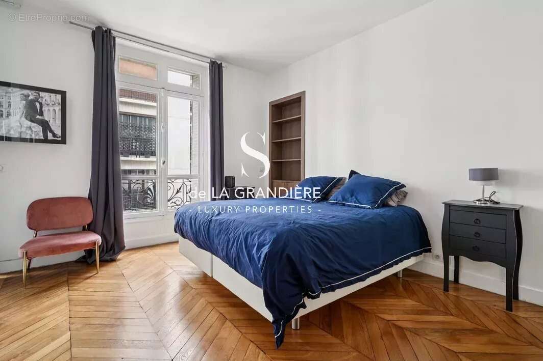 Appartement à PARIS-16E