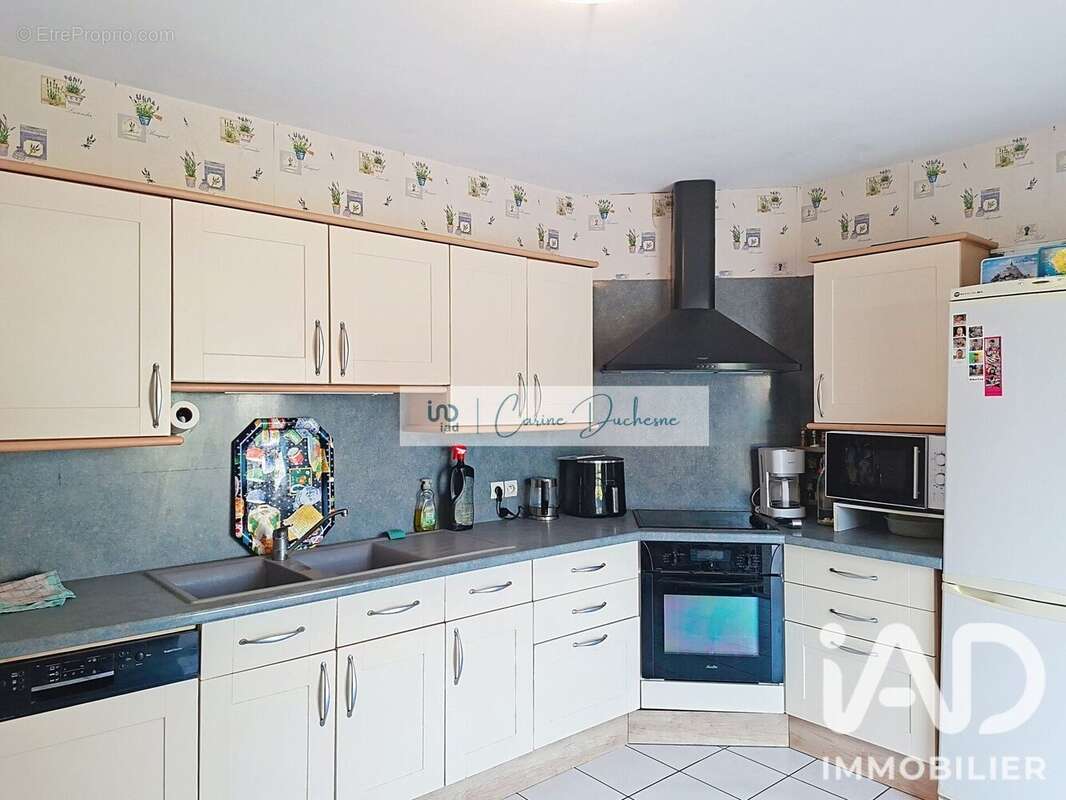 Maison 143 m² à Sainte-Colombe  - photo 7