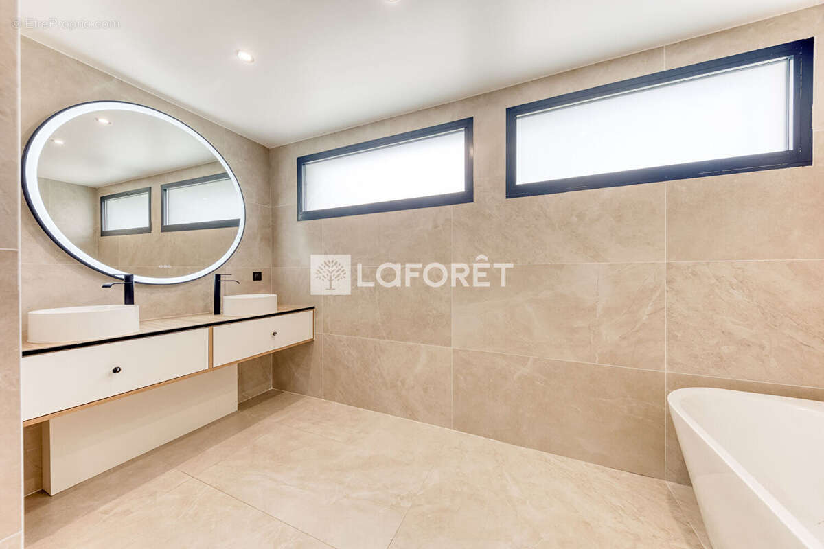 Maison d'Architecte  La Queue-En-Brie 7 pièce(s) 214.11m2 - photo 9