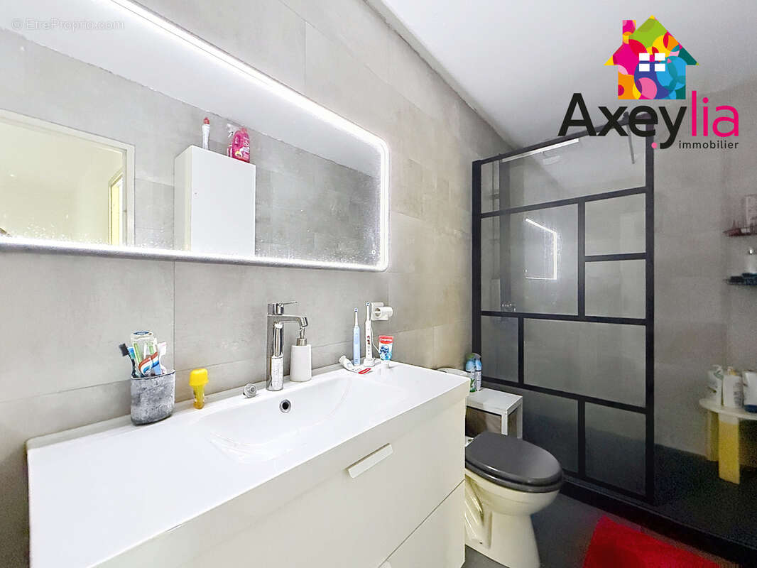 A vendre - roanne - appartement t5, en duplex avec 4 chambres, stationnement, cave et terrasse - photo 9