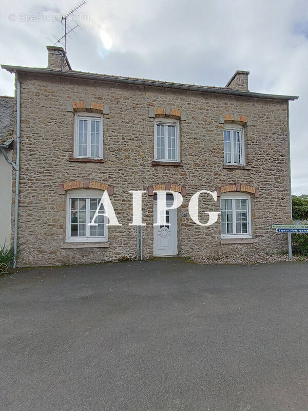 Maison à PLOUNEVEZ-QUINTIN