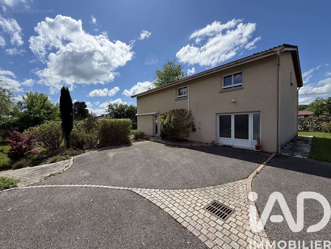 Photo 2 - Maison à VILLEREVERSURE