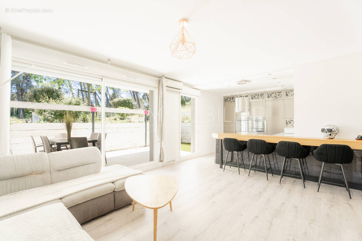 Appartement à SIMIANE-COLLONGUE