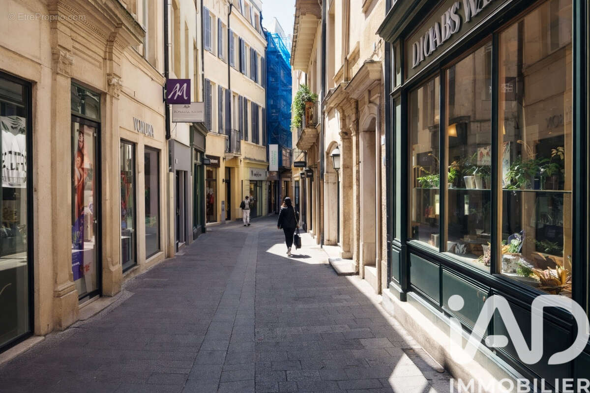 Photo 3 - Commerce à NIMES