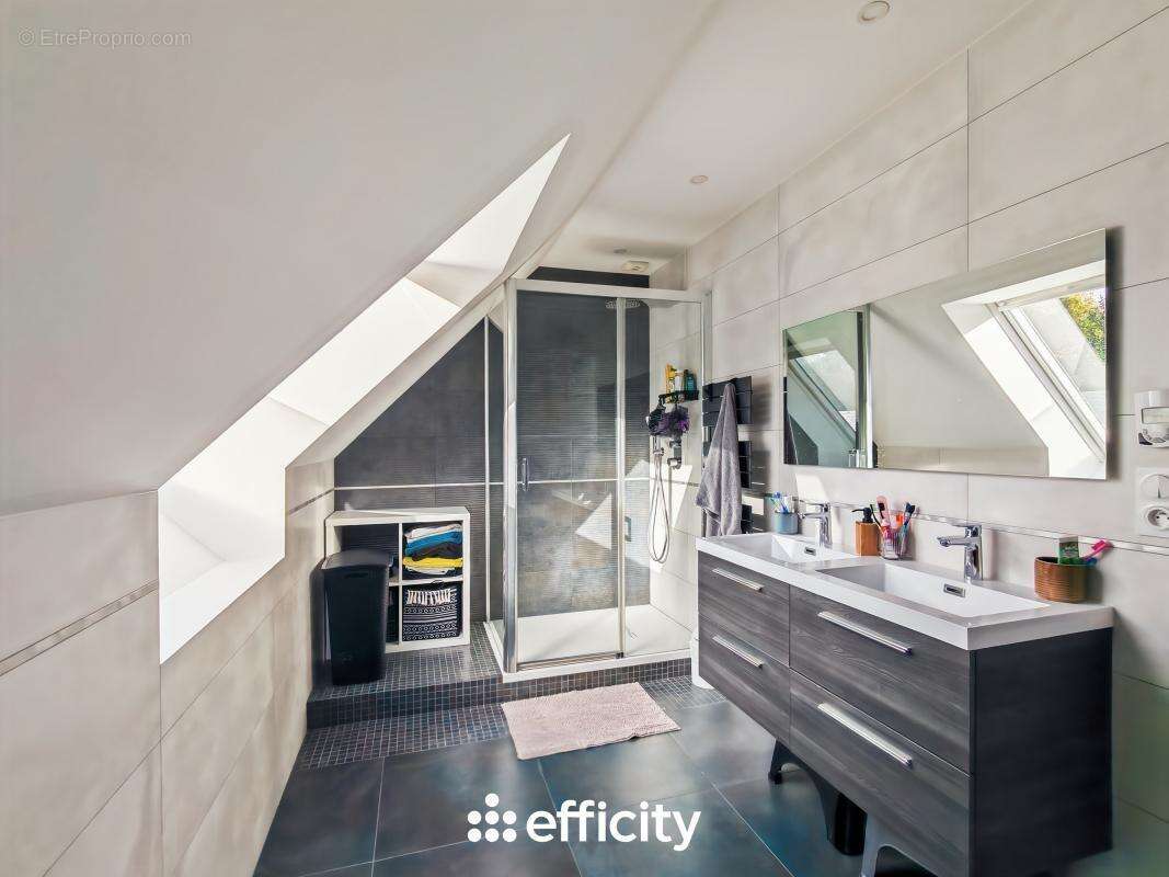 Maison à LA QUEUE-EN-BRIE