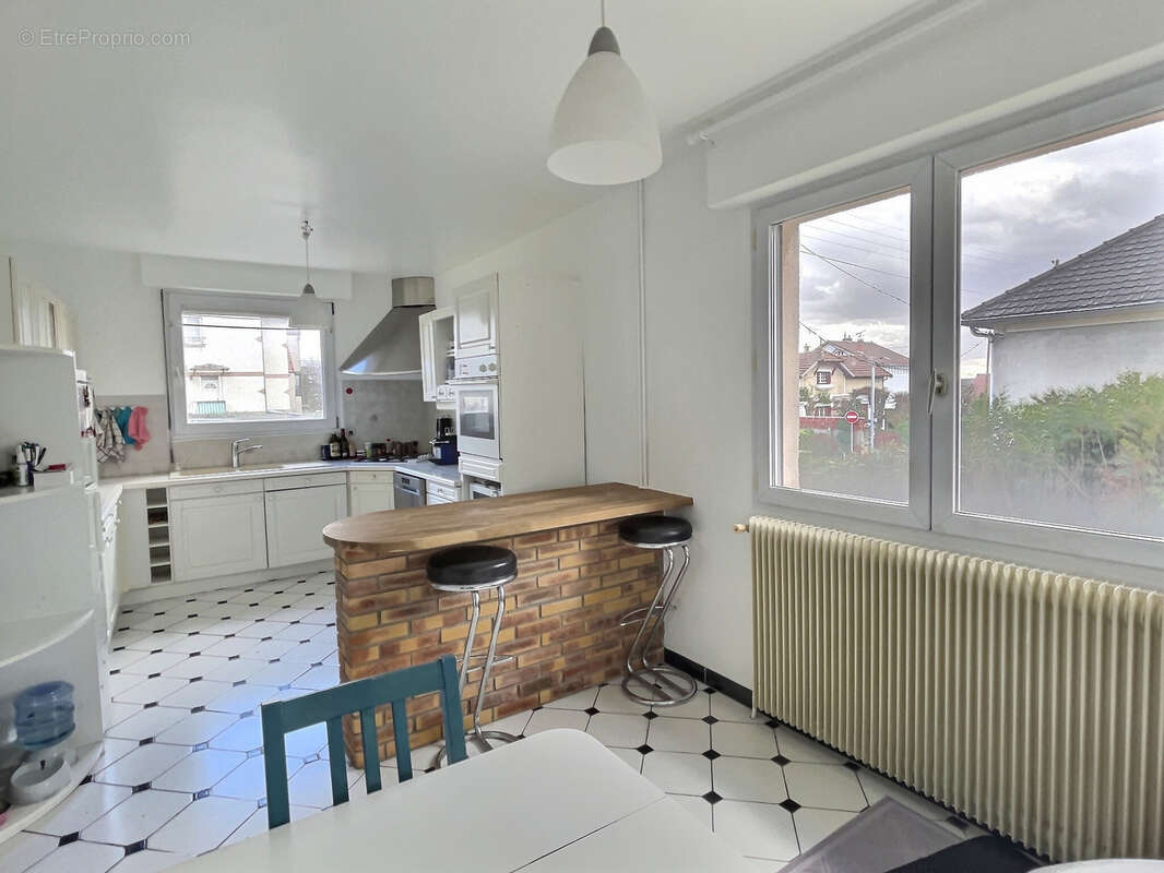 Maison à SAVIGNY-SUR-ORGE