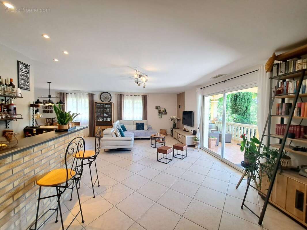 Maison à VIC-FEZENSAC