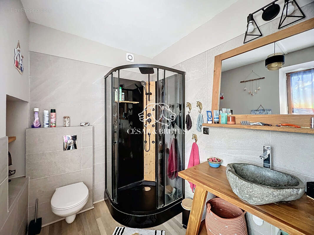 Maison à POUILLY-SOUS-CHARLIEU