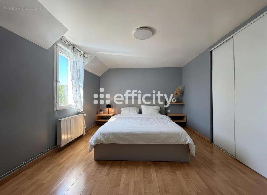 Maison 213 m² à Saint-Epain  - photo 13
