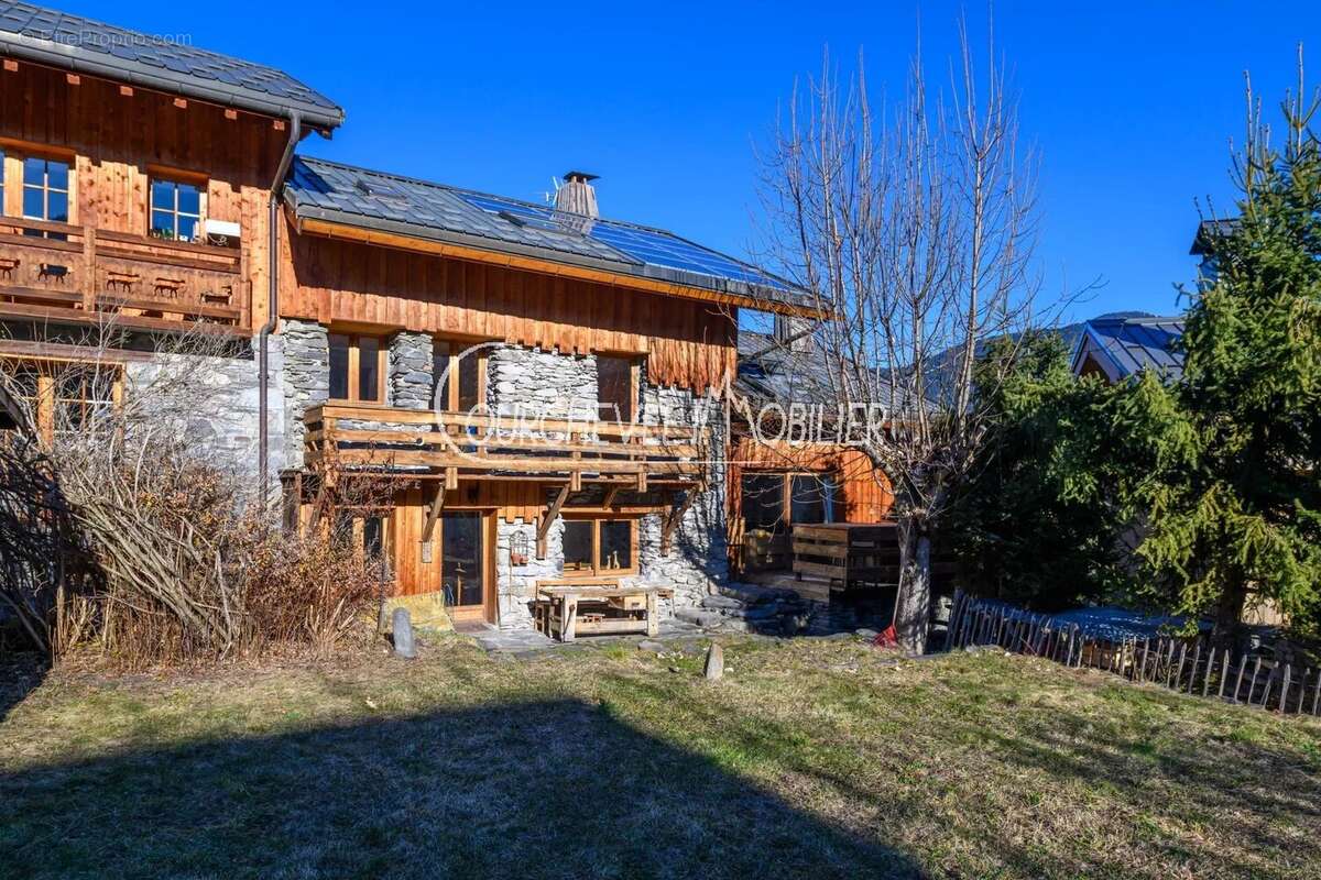 Maison à LES ALLUES