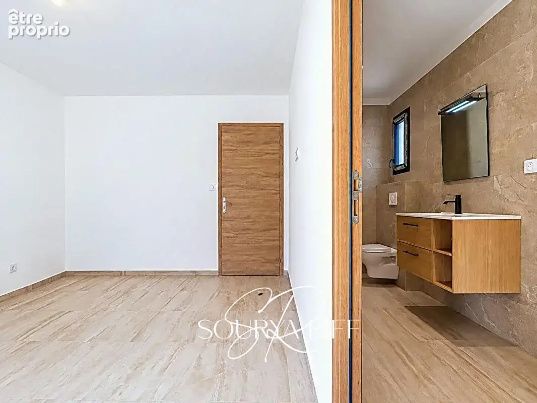 Maison de plain-pied avec climatisation, piscine et garage - photo 12