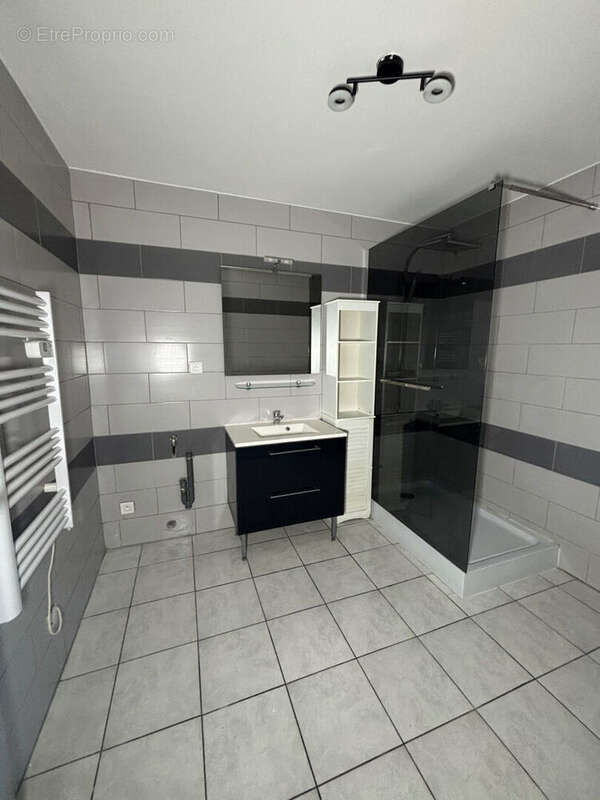 Appartement à GENNES
