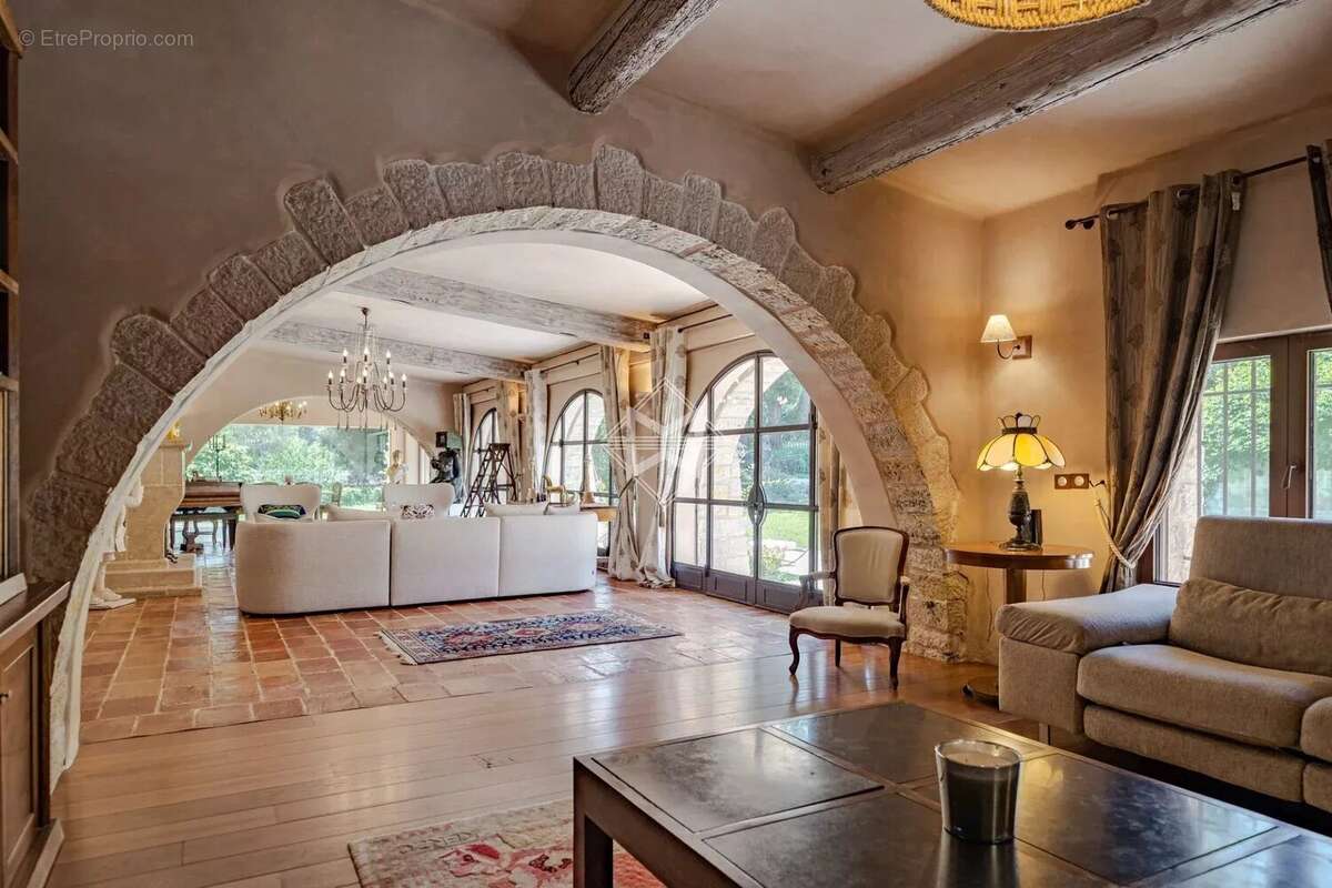 Maison à ROQUEFORT-LES-PINS
