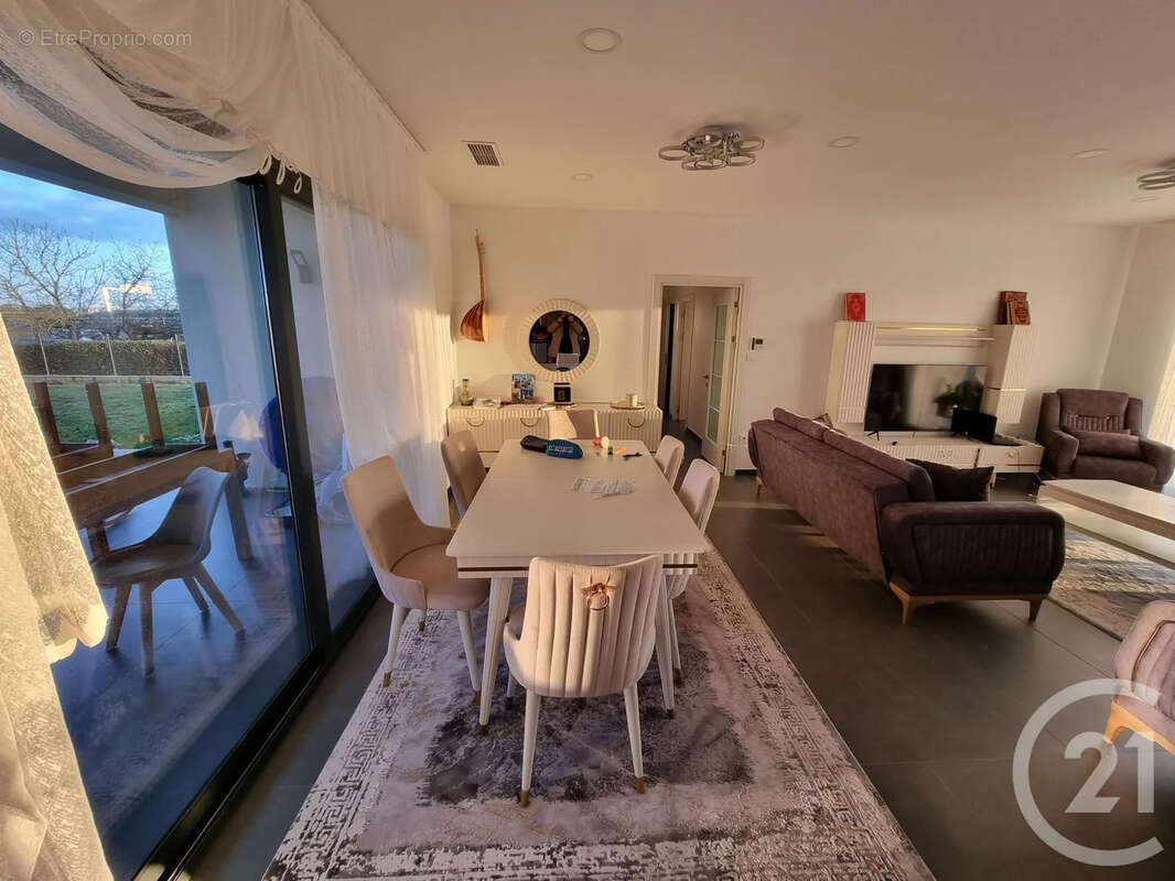 Maison à SAINTE-COLOMBE-EN-BRUILHOIS