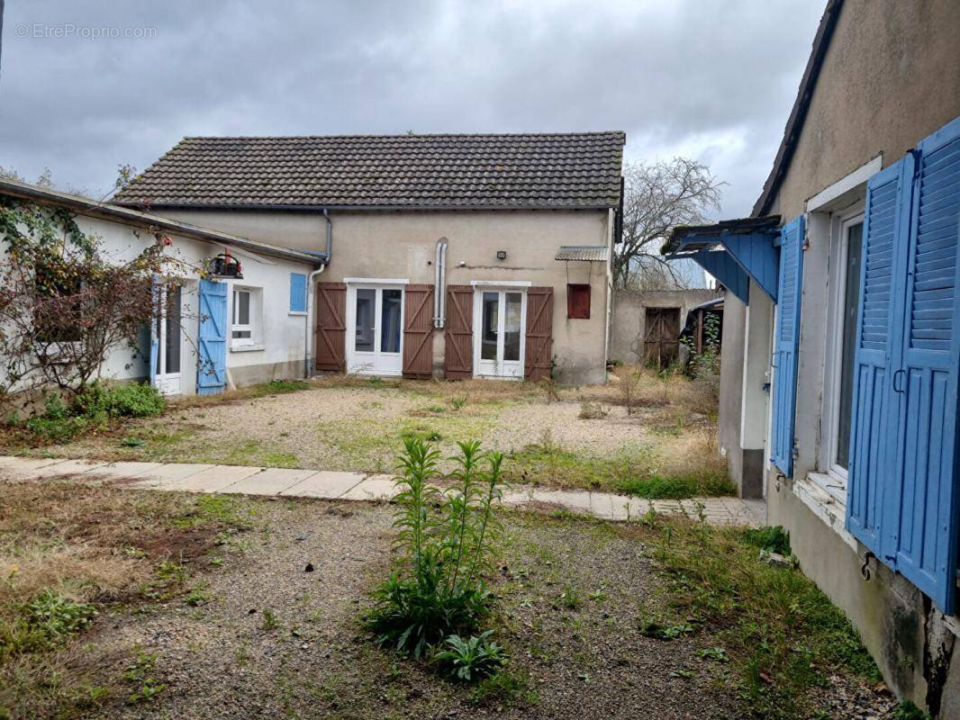 Maison à LES BORDES