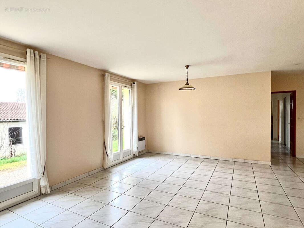 Maison à BUSSAC-SUR-CHARENTE