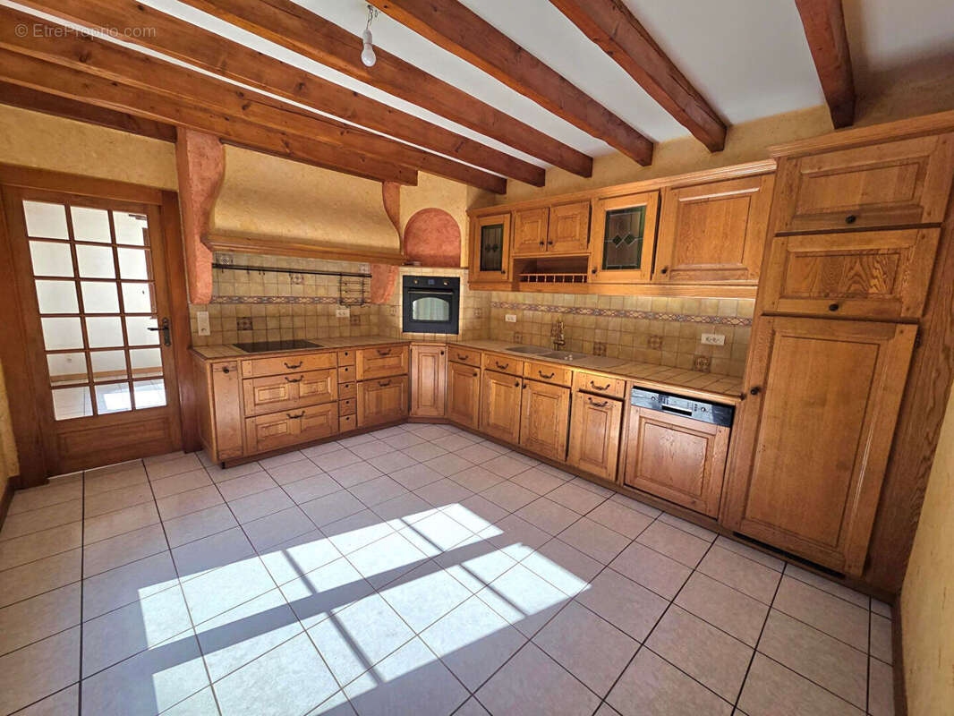 Maison 9 pieces 206m² sur 13.91 ares 299000 euros - photo 3