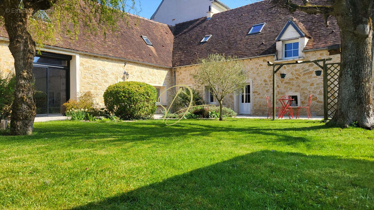 Maison à EPERNON