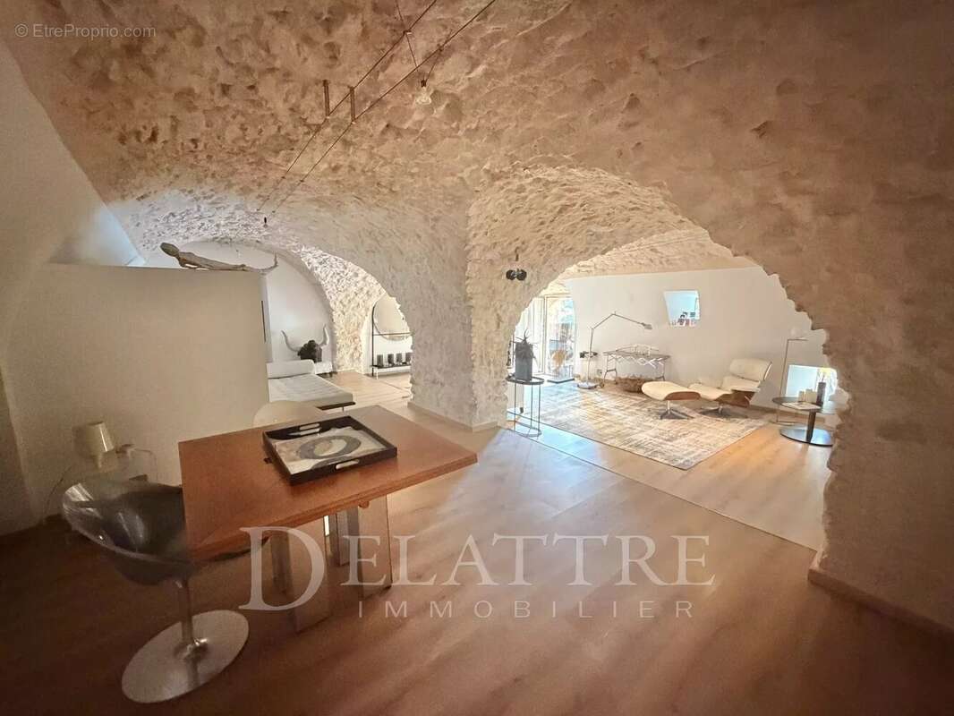 Appartement à ROQUEFORT-LES-PINS