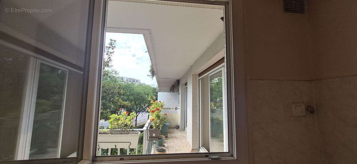 Appartement 65 m² à Paris-15e  - photo 4