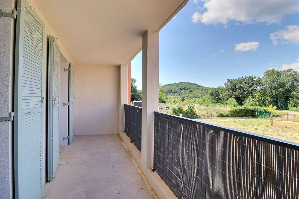 Appartement à ROUGIERS