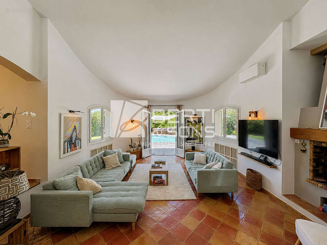 Mougins - villa de charme au coeur d'un domaine prive et securise - photo 4