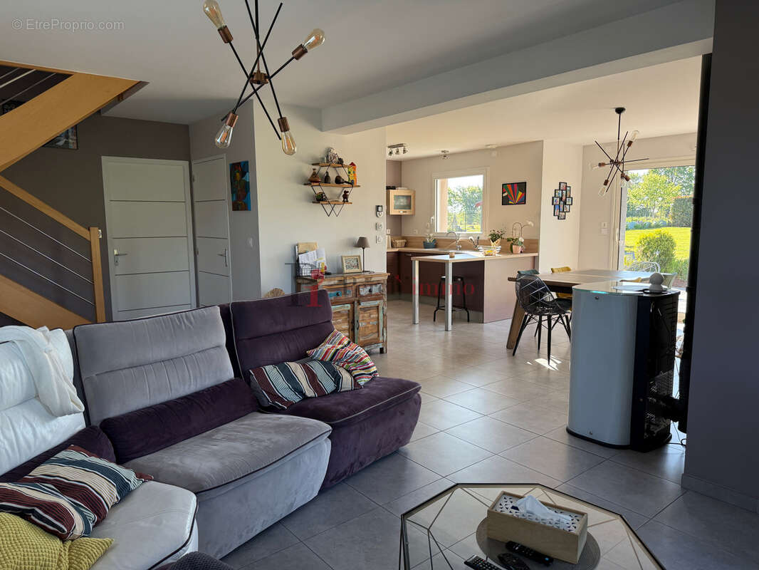 Maison à LE MELE-SUR-SARTHE