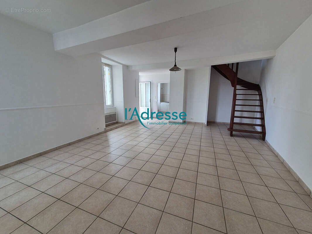 Maison à SAINT-REMY-EN-MAUGES