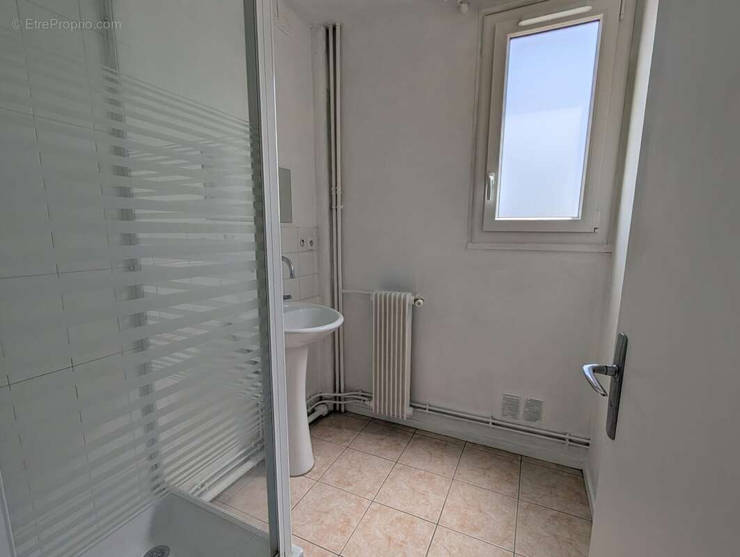 Appartement à LES CLAYES-SOUS-BOIS