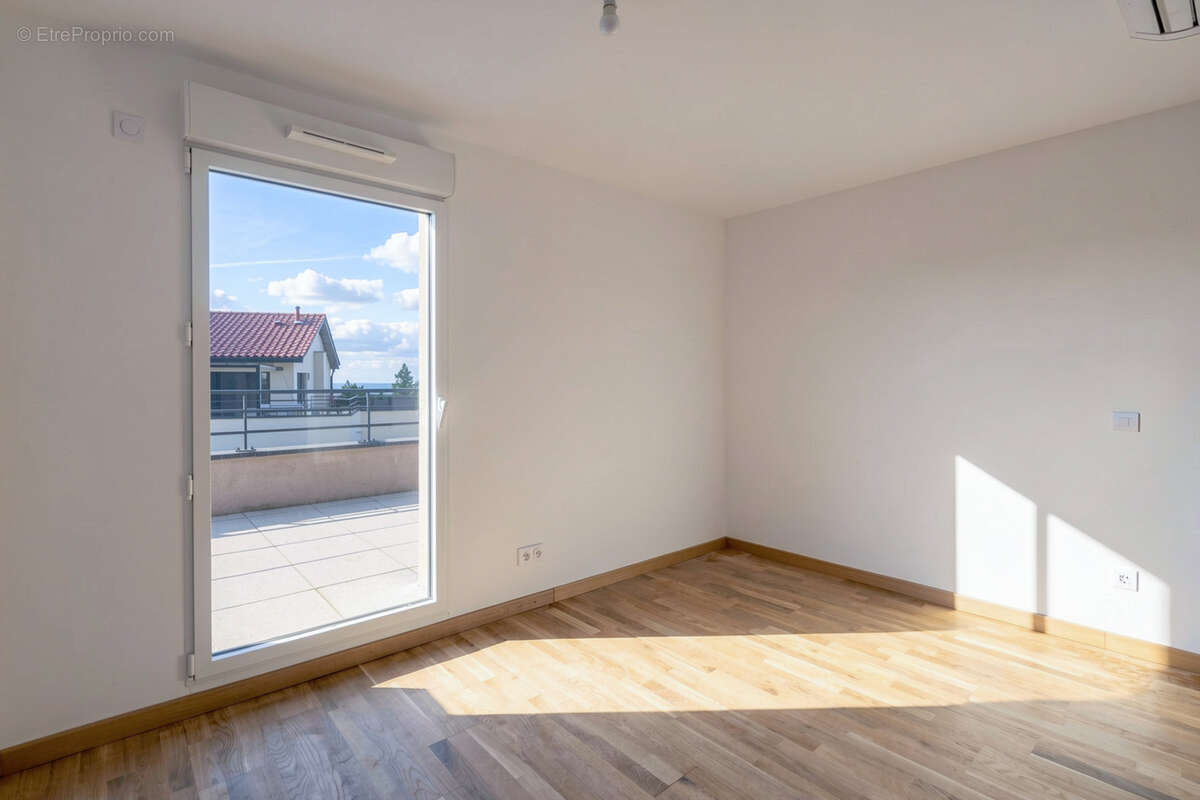 Appartement T5 en dernier étage avec grandes terrasses et climatisation - photo 7
