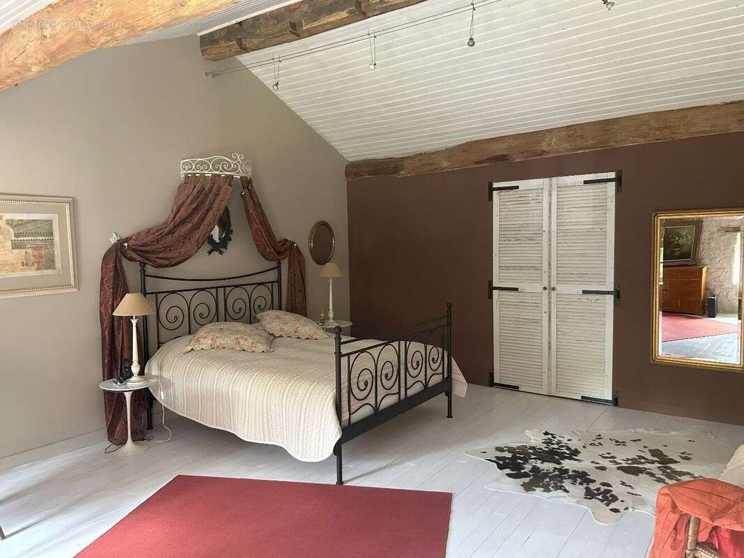 Maison à SAINT-PIERRE-DE-JUILLERS