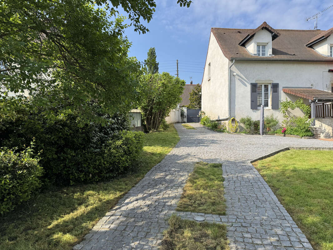 Maison à BELLERIVE-SUR-ALLIER