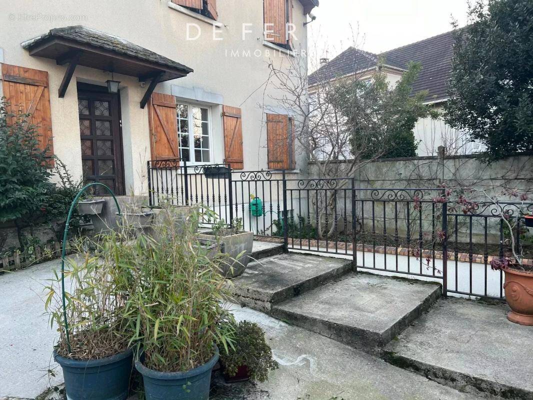 Maison à NEUILLY-PLAISANCE