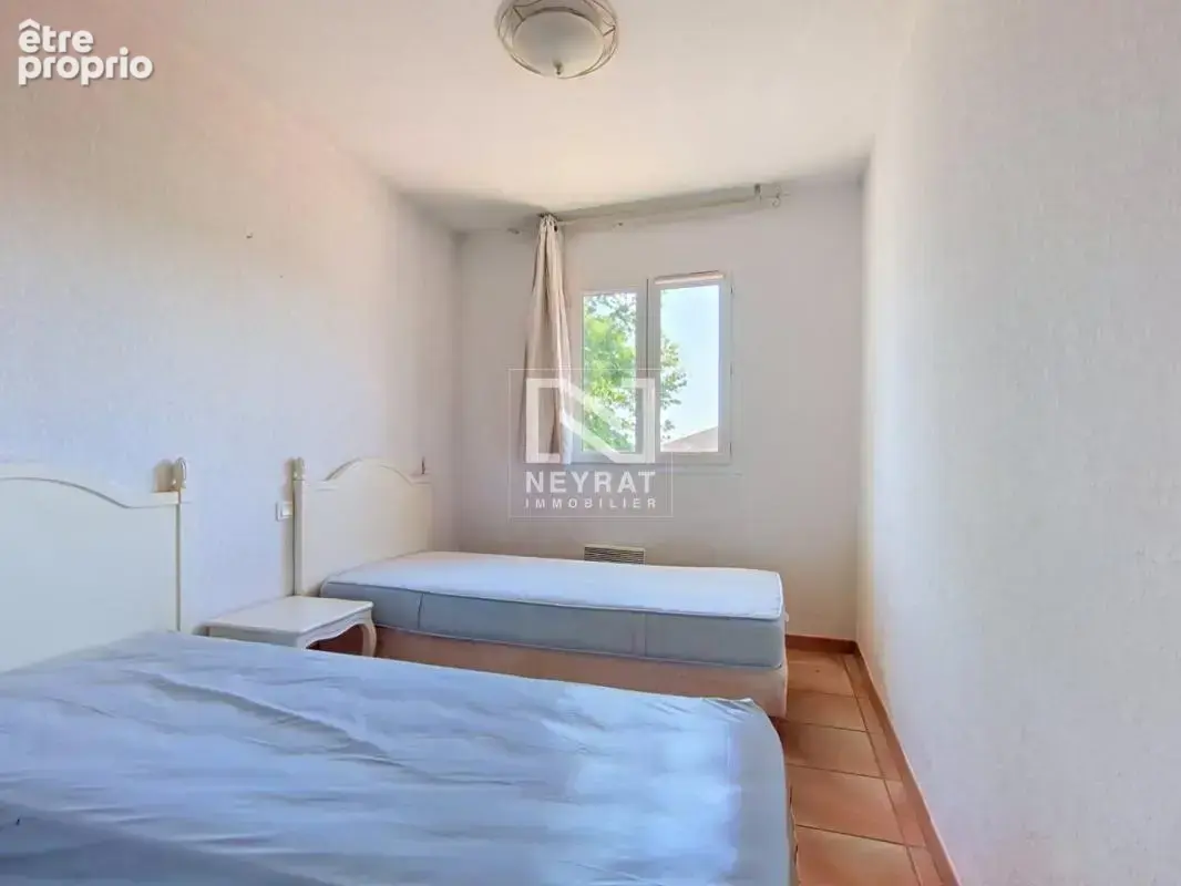 MONTAUROUX - Duplex avec jardin dans une résidence avec piscine - photo 9