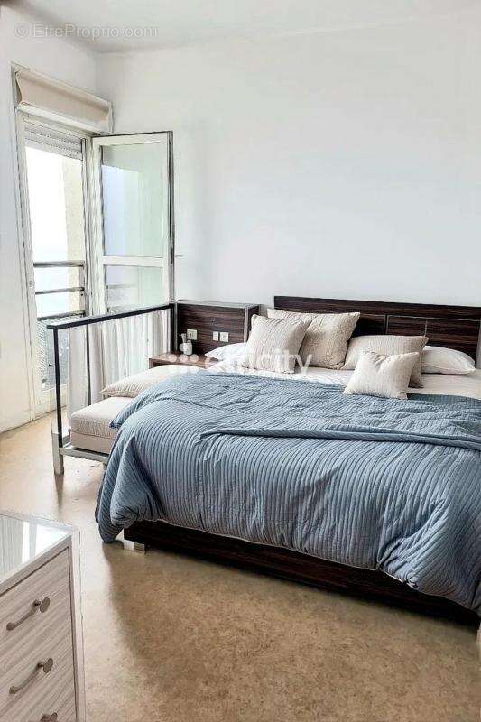 Appartement à VILLENEUVE-LA-GARENNE