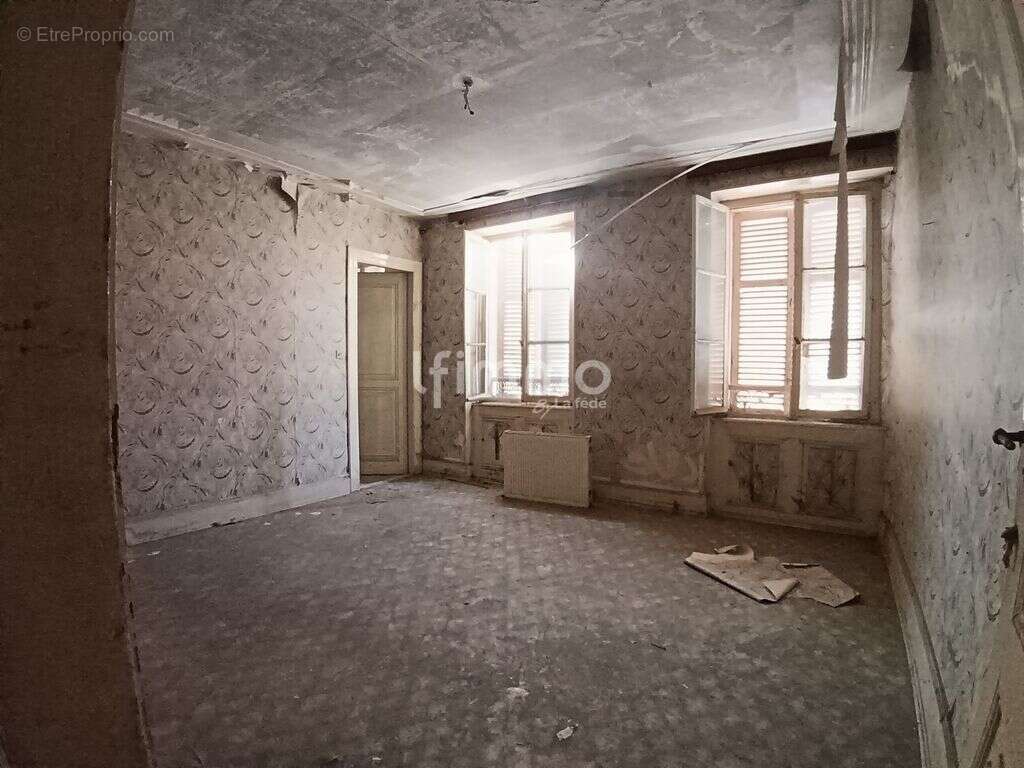 immeuble à rénover de 220 m2 - photo 3