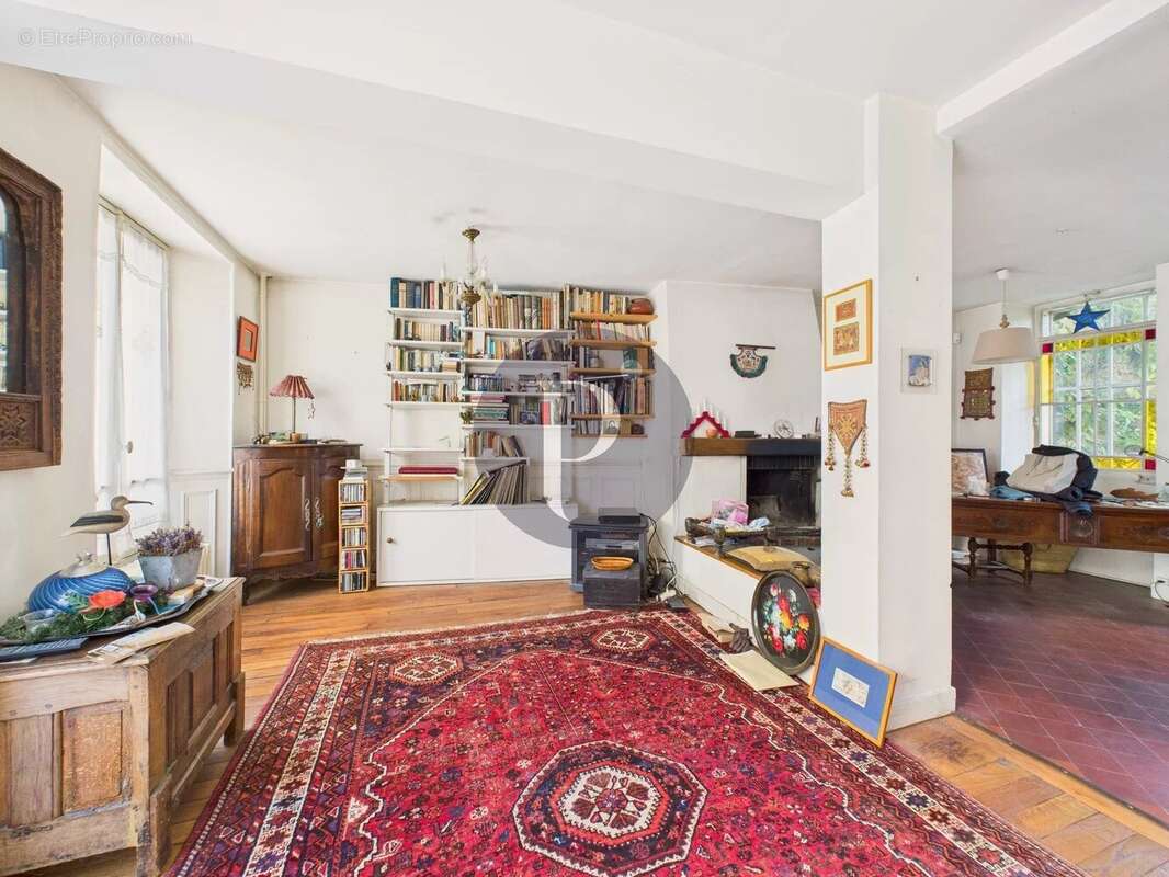 Maison à VERRIERES-LE-BUISSON